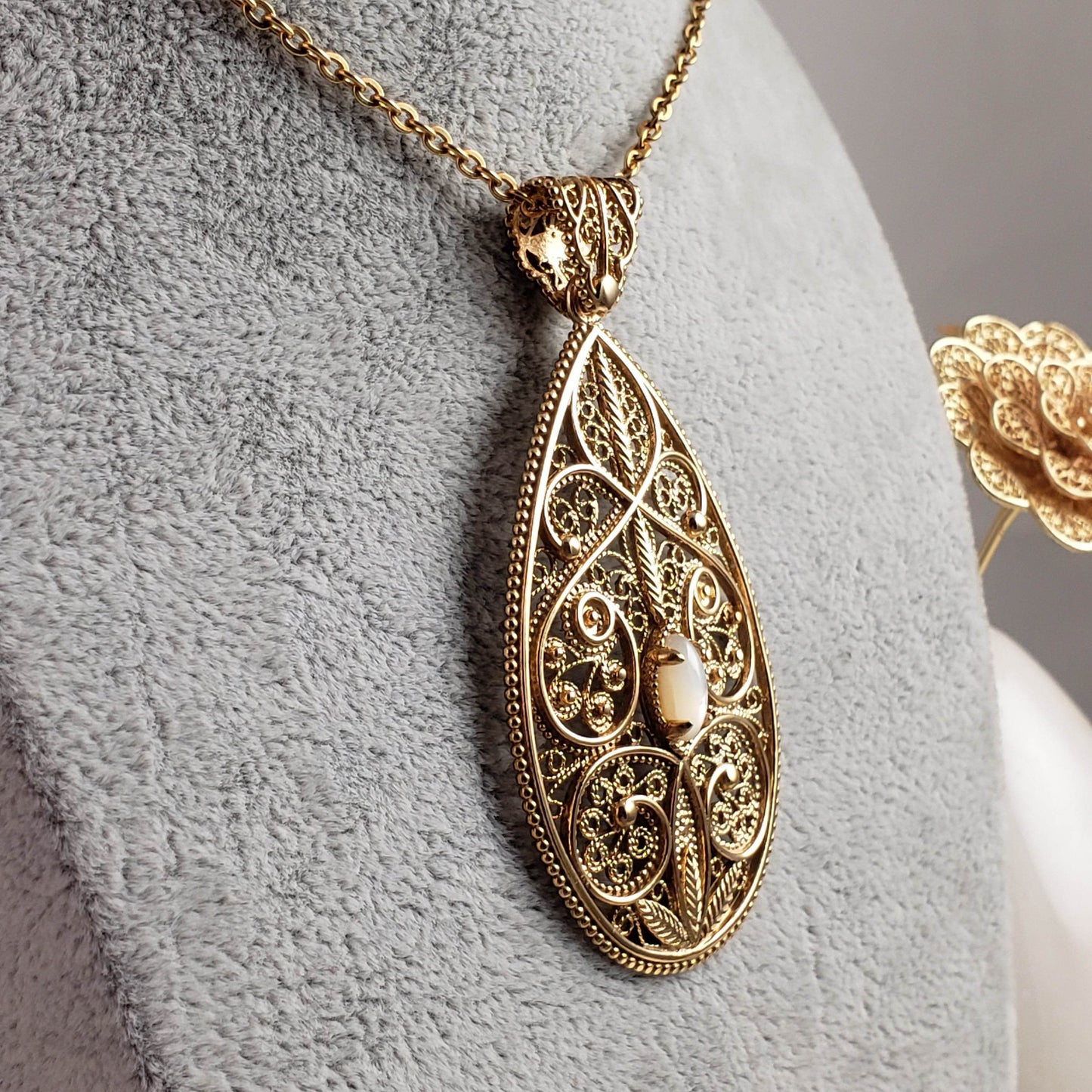 18K Gold Plated 10 x 5mm Gemstone Filigree Pendant - TurkishBling