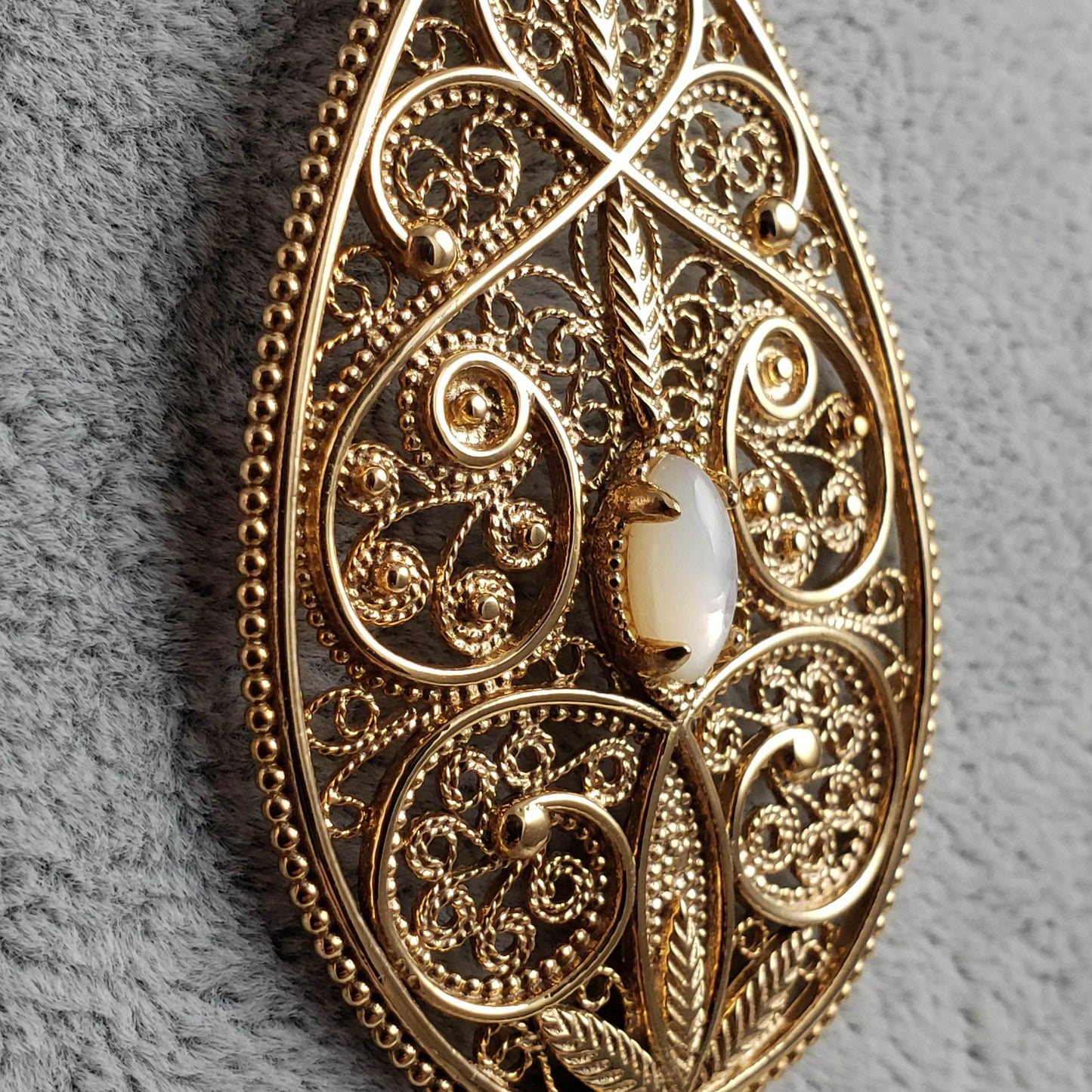 18K Gold Plated 10 x 5mm Gemstone Filigree Pendant - TurkishBling