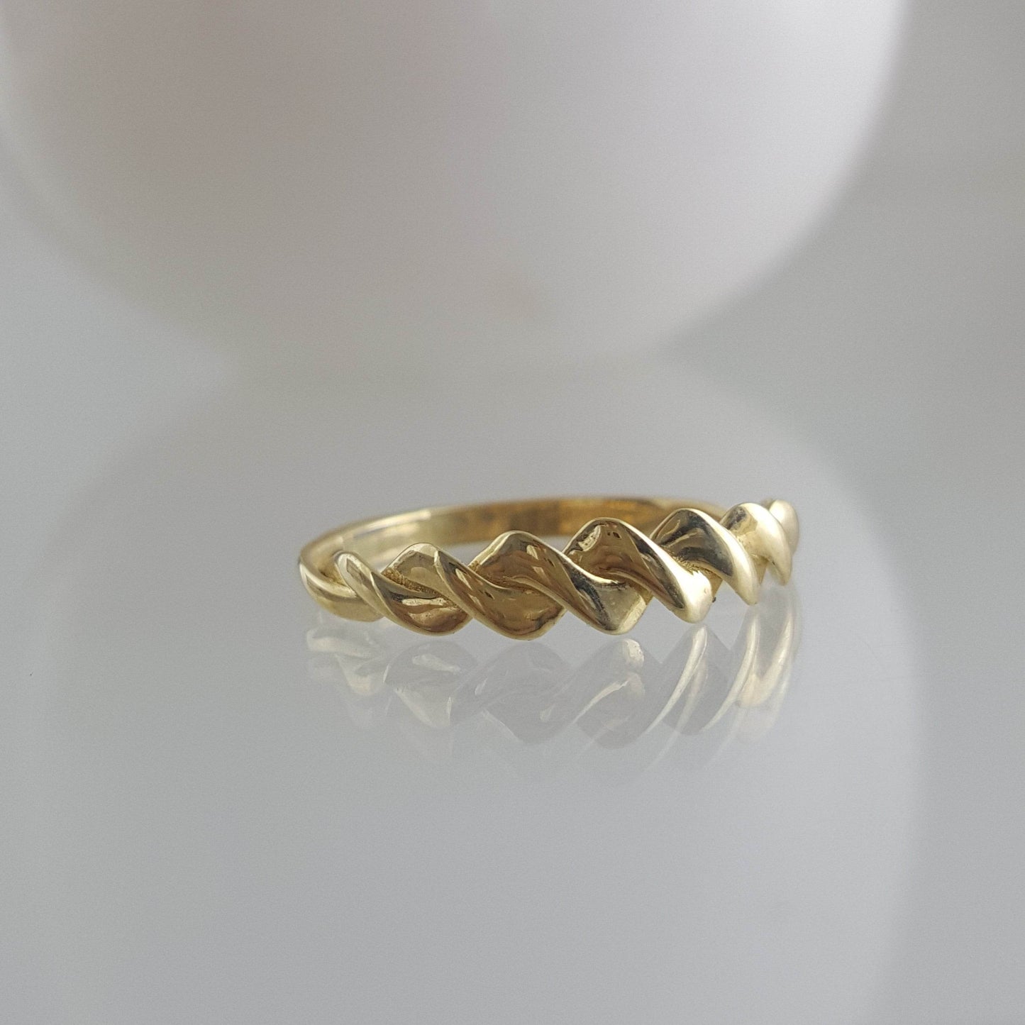 Minimalist Twisted Gold Ring - 10k,14k,18k - TurkishBling