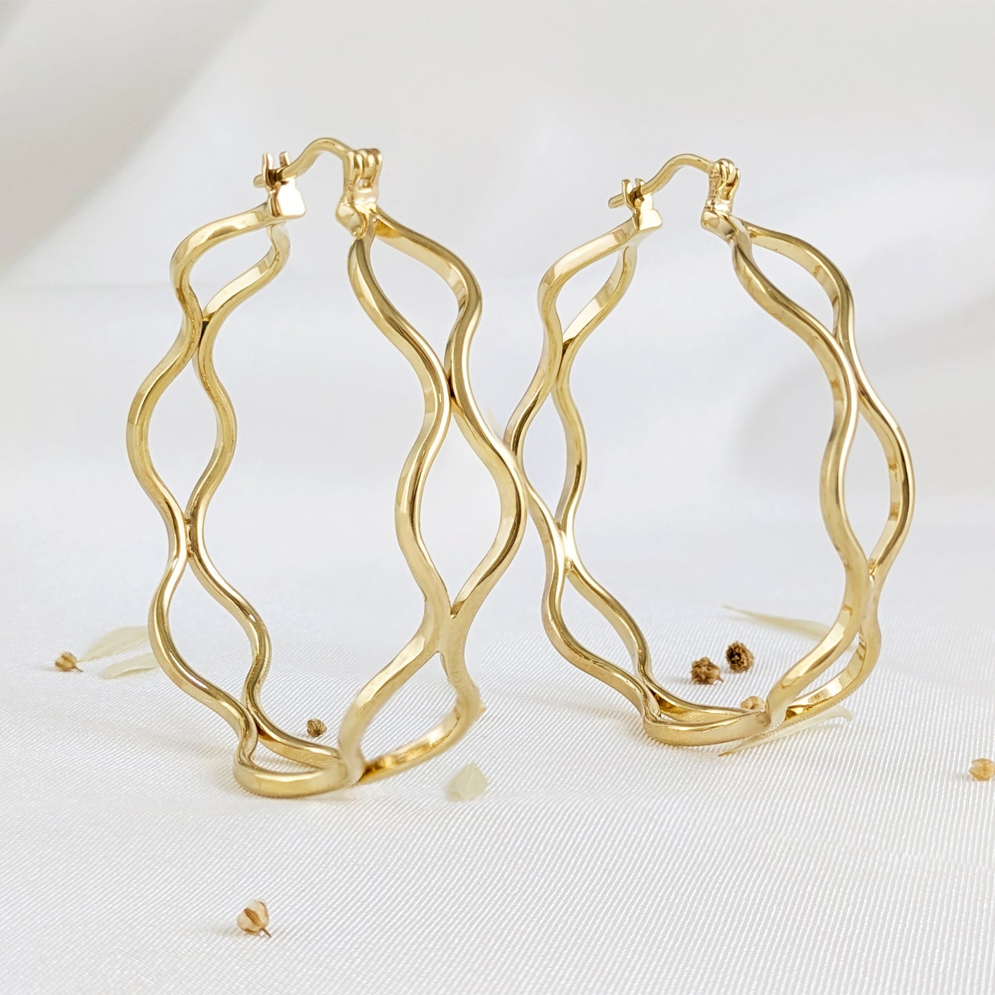 Wavy Hoop Earrings – Bold Sculptural Design