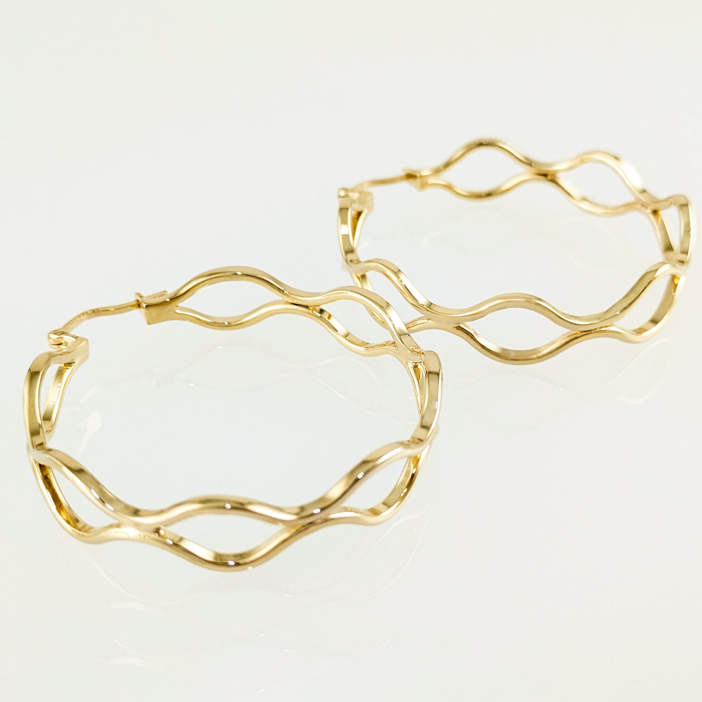 Wavy Hoop Earrings – Bold Sculptural Design