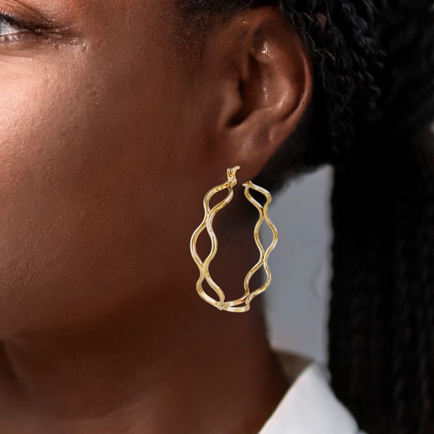 Wavy Hoop Earrings – Bold Sculptural Design