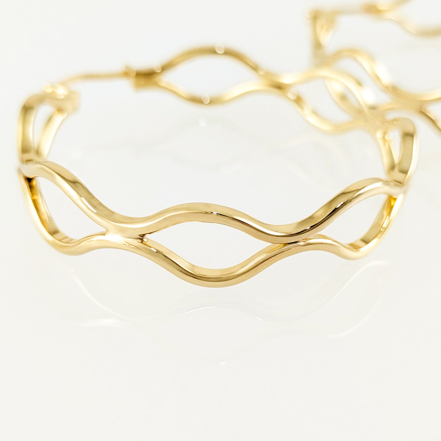 Wavy Hoop Earrings – Bold Sculptural Design