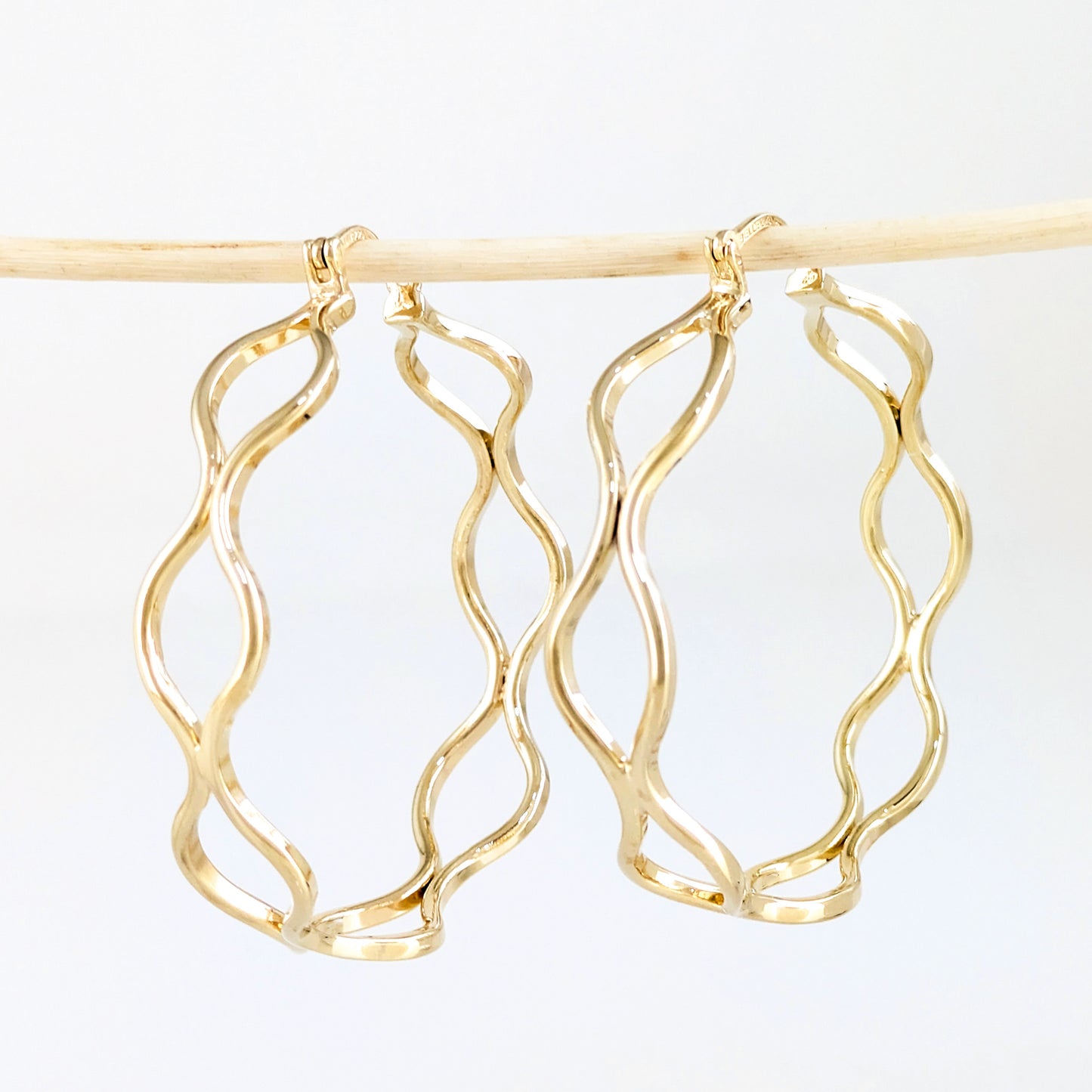 Wavy Hoop Earrings – Bold Sculptural Design