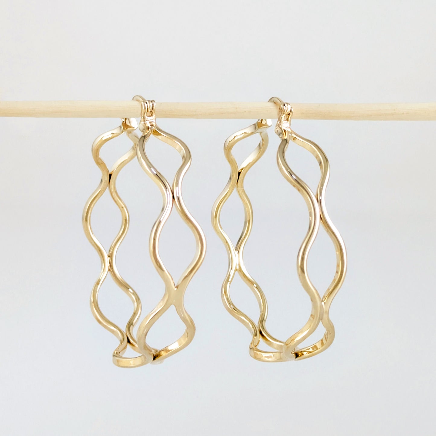Wavy Hoop Earrings – Bold Sculptural Design