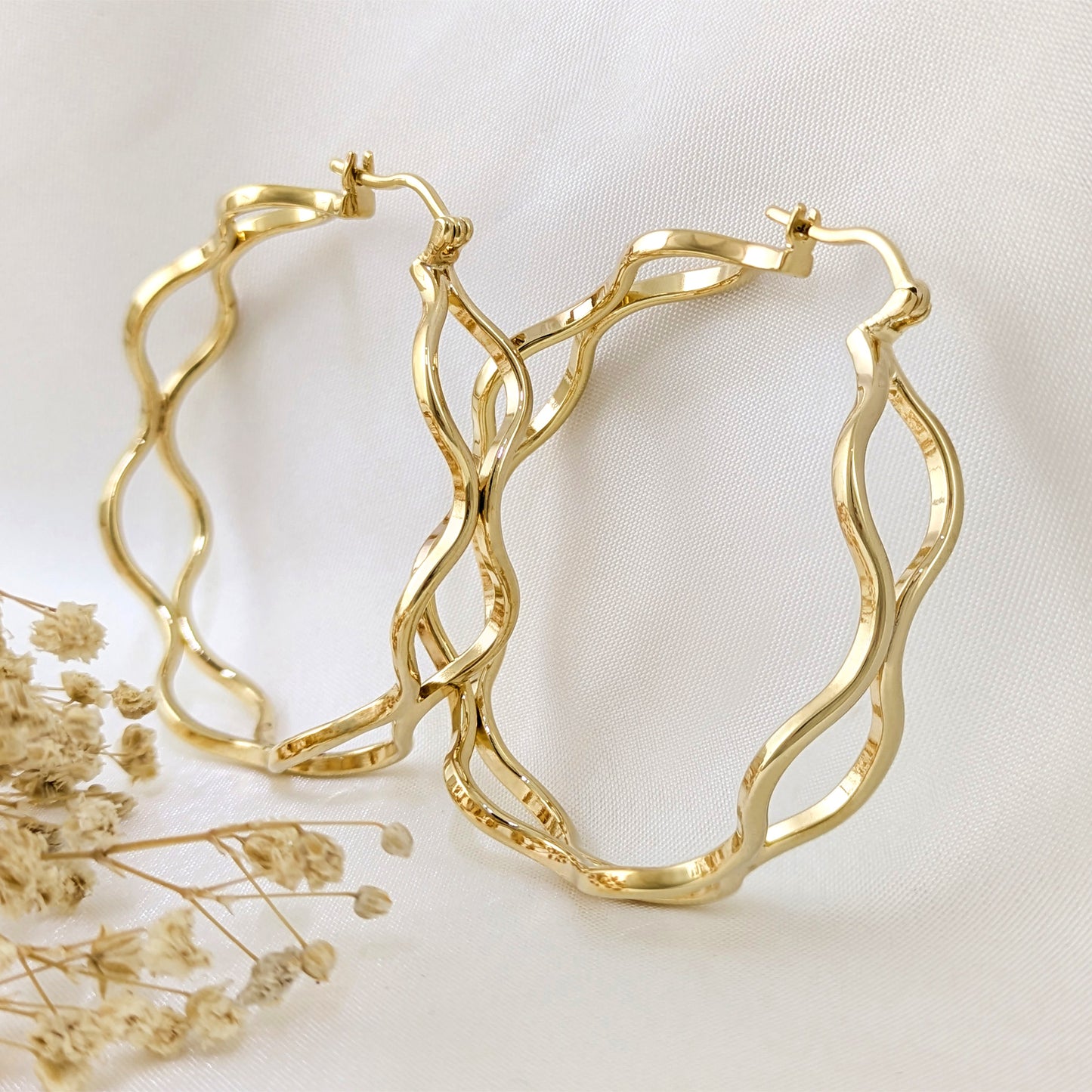 Wavy Hoop Earrings – Bold Sculptural Design