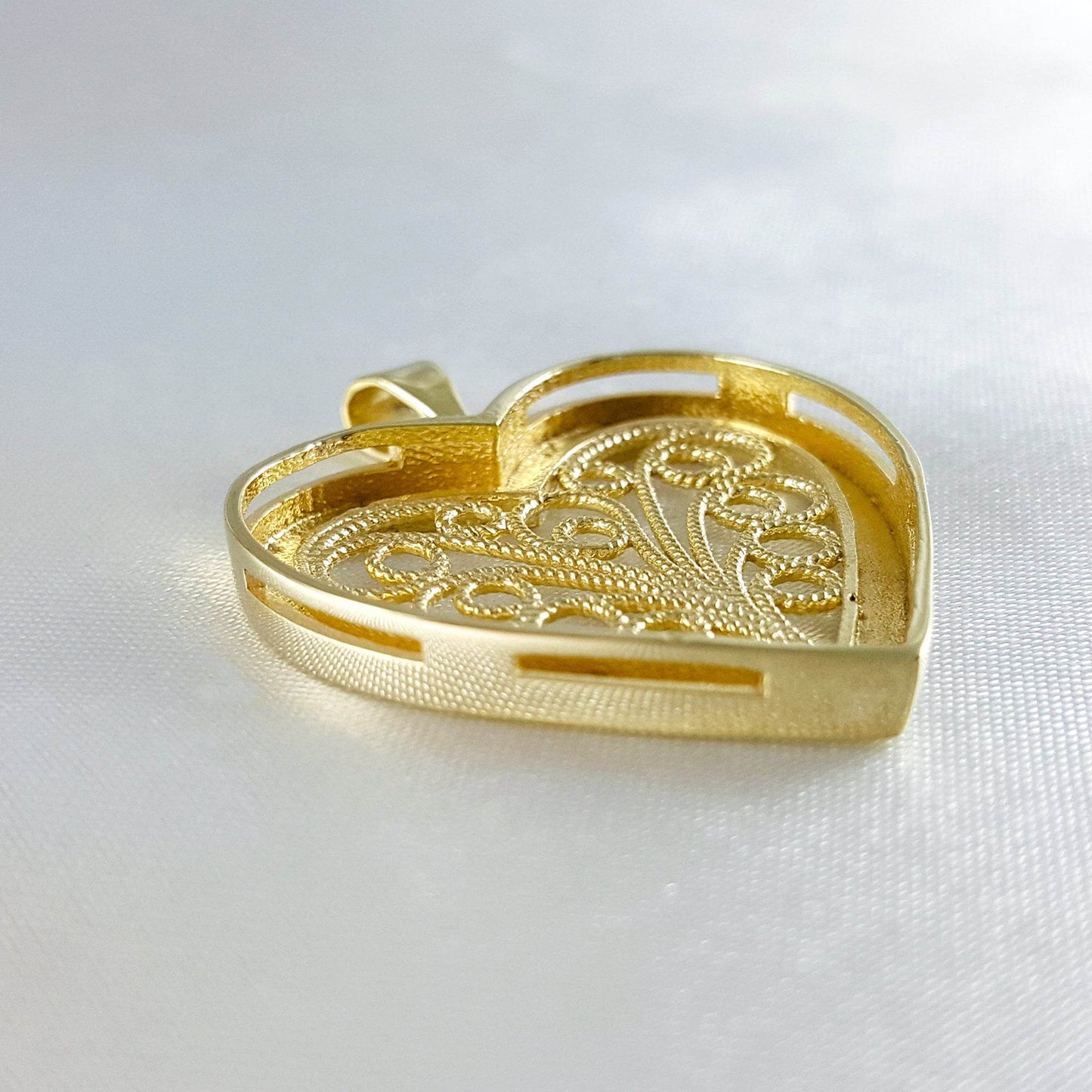Heart Shaped Artisan Filigree Pendant - TurkishBling