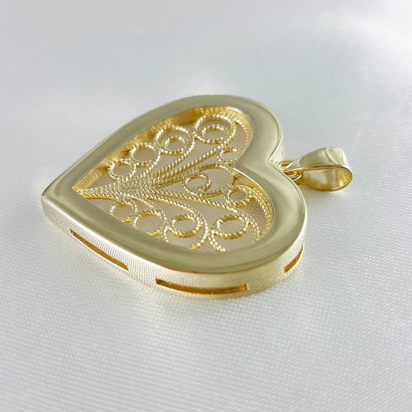 Heart Shaped Artisan Filigree Pendant - TurkishBling