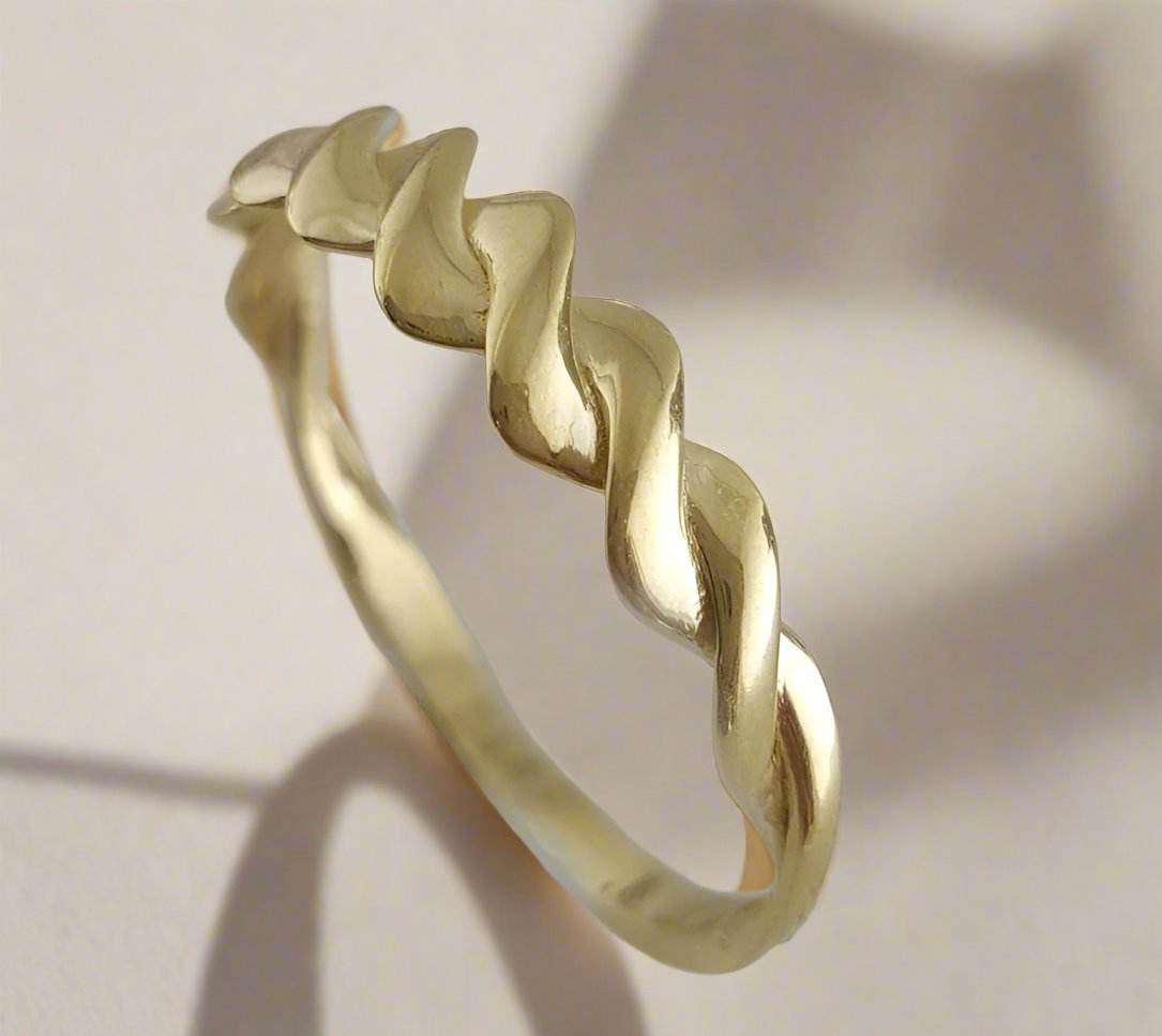 Minimalist Twisted Gold Ring - 10k,14k,18k - TurkishBling