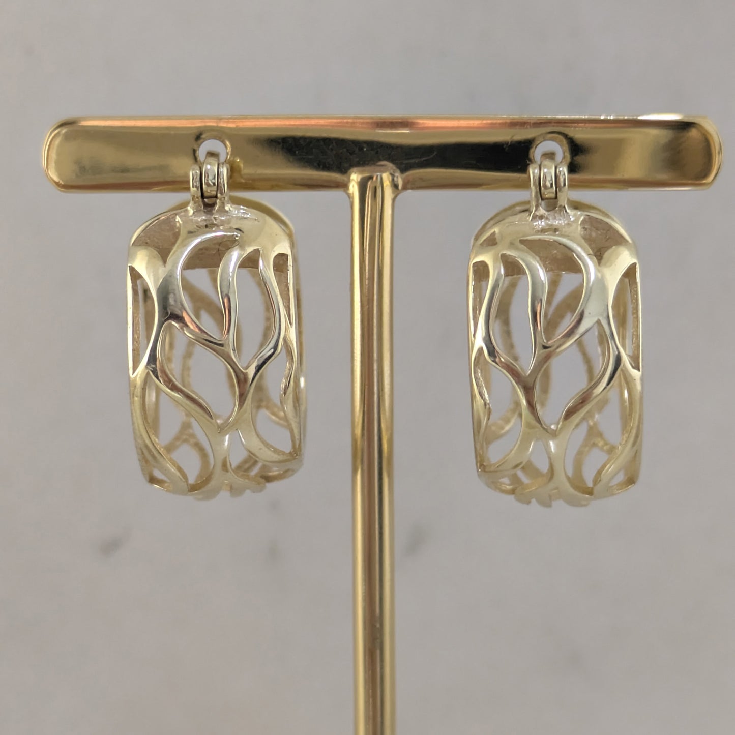 Rounded Openwork Hoop Earrings with Branch-Inspired Pattern