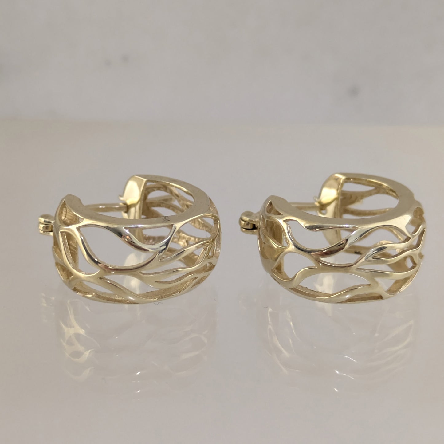 Rounded Openwork Hoop Earrings with Branch-Inspired Pattern