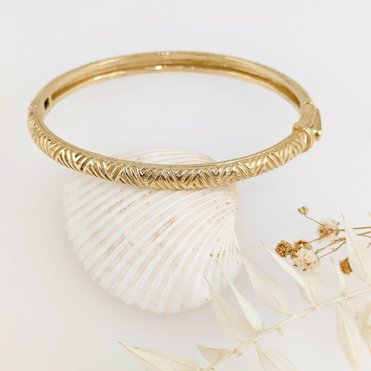 Chevron Pattern Bangle with Easy Click Clasp – Textured 5mm Design - TurkishBling