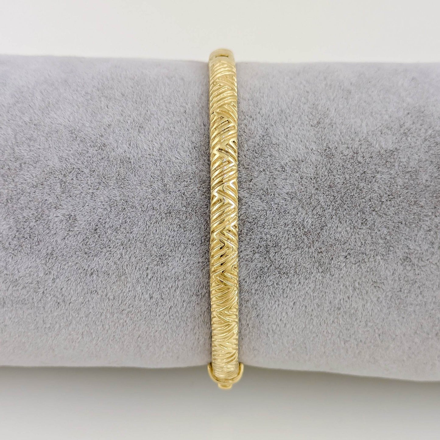 Chevron Pattern Bangle with Easy Click Clasp – Textured 5mm Design - TurkishBling