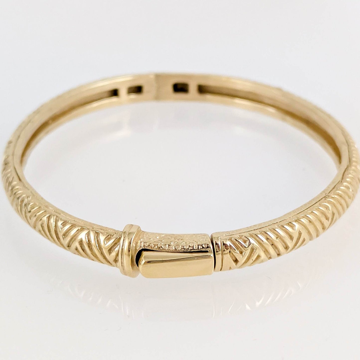 Chevron Pattern Bangle with Easy Click Clasp – Textured 5mm Design - TurkishBling