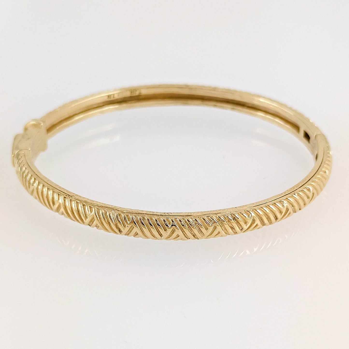 Chevron Pattern Bangle with Easy Click Clasp – Textured 5mm Design - TurkishBling