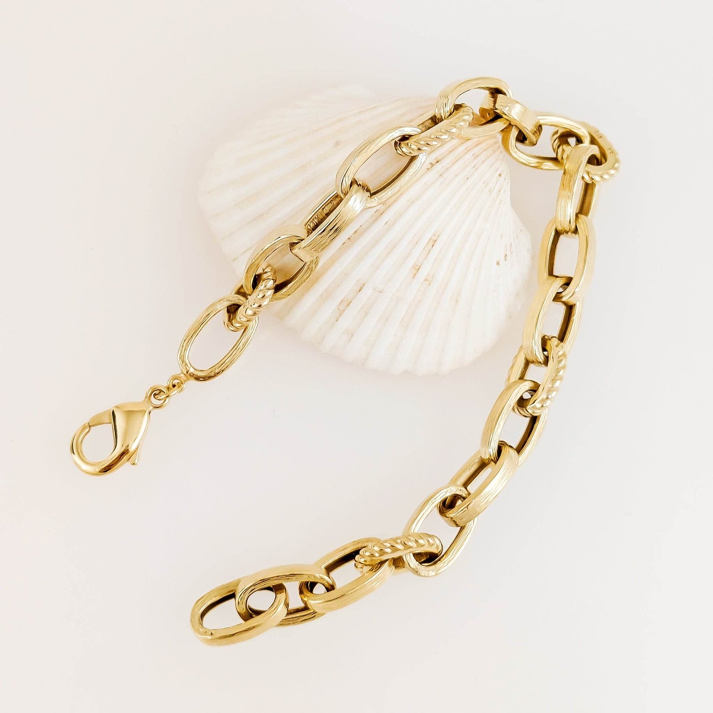 Bold Link Chain Bracelet – 7.5mm Classic Gold Finish - TurkishBling