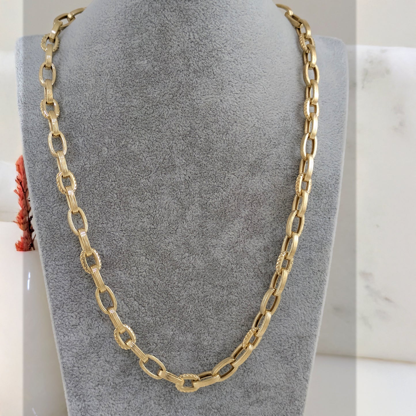 Textured Oval Link Necklace – 7.5mm Bold Chain Design