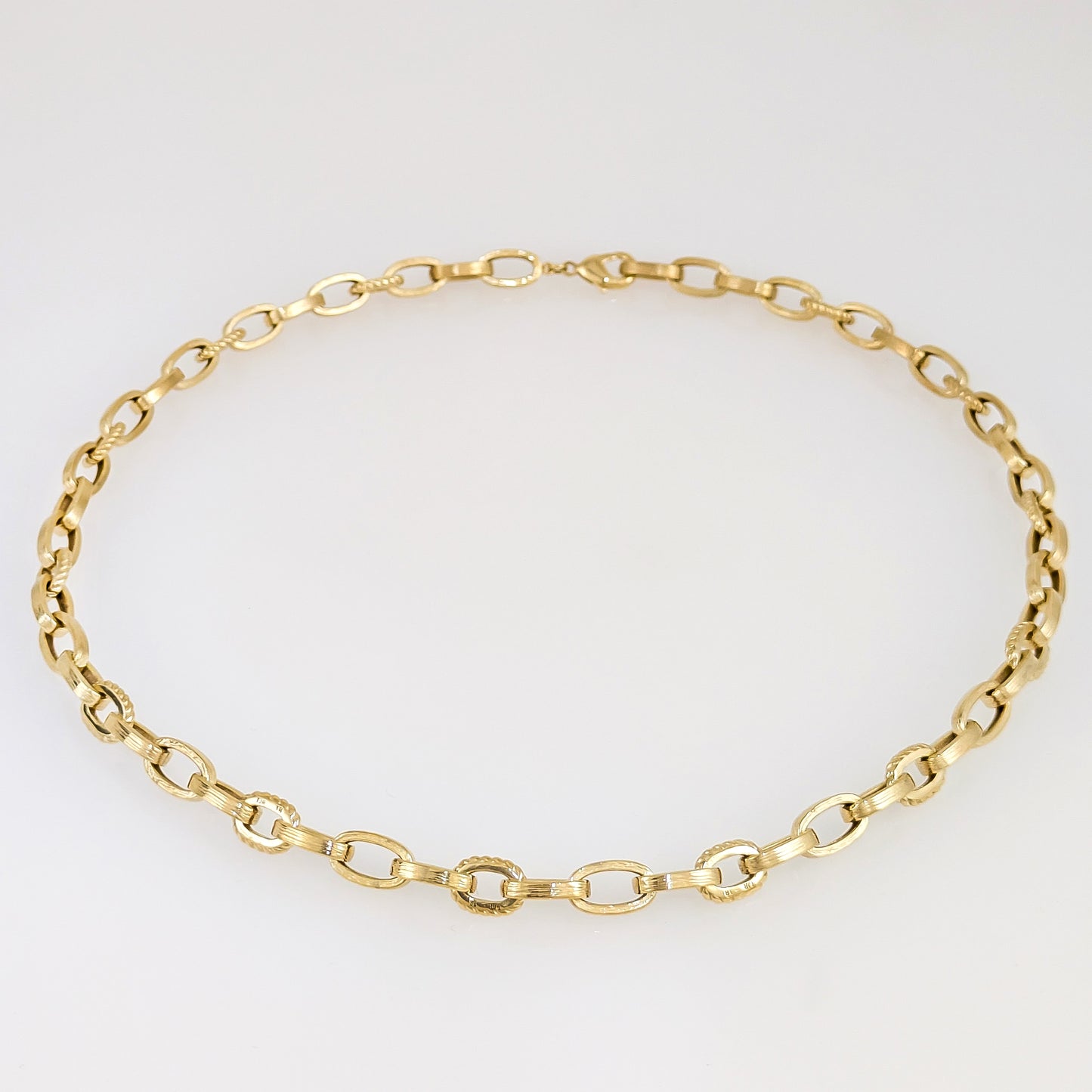 Textured Oval Link Necklace – 7.5mm Bold Chain Design