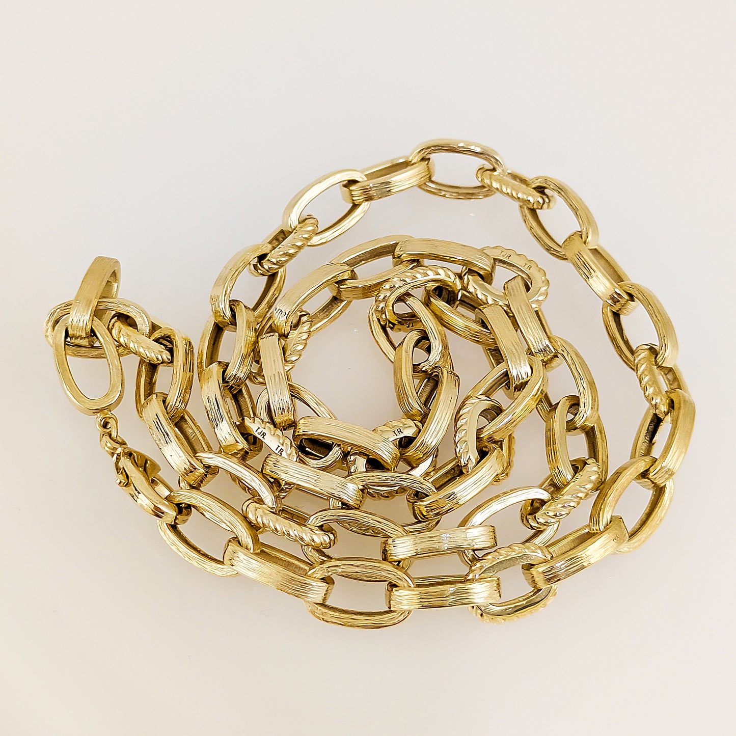 Textured Oval Link Necklace – 7.5mm Bold Chain Design