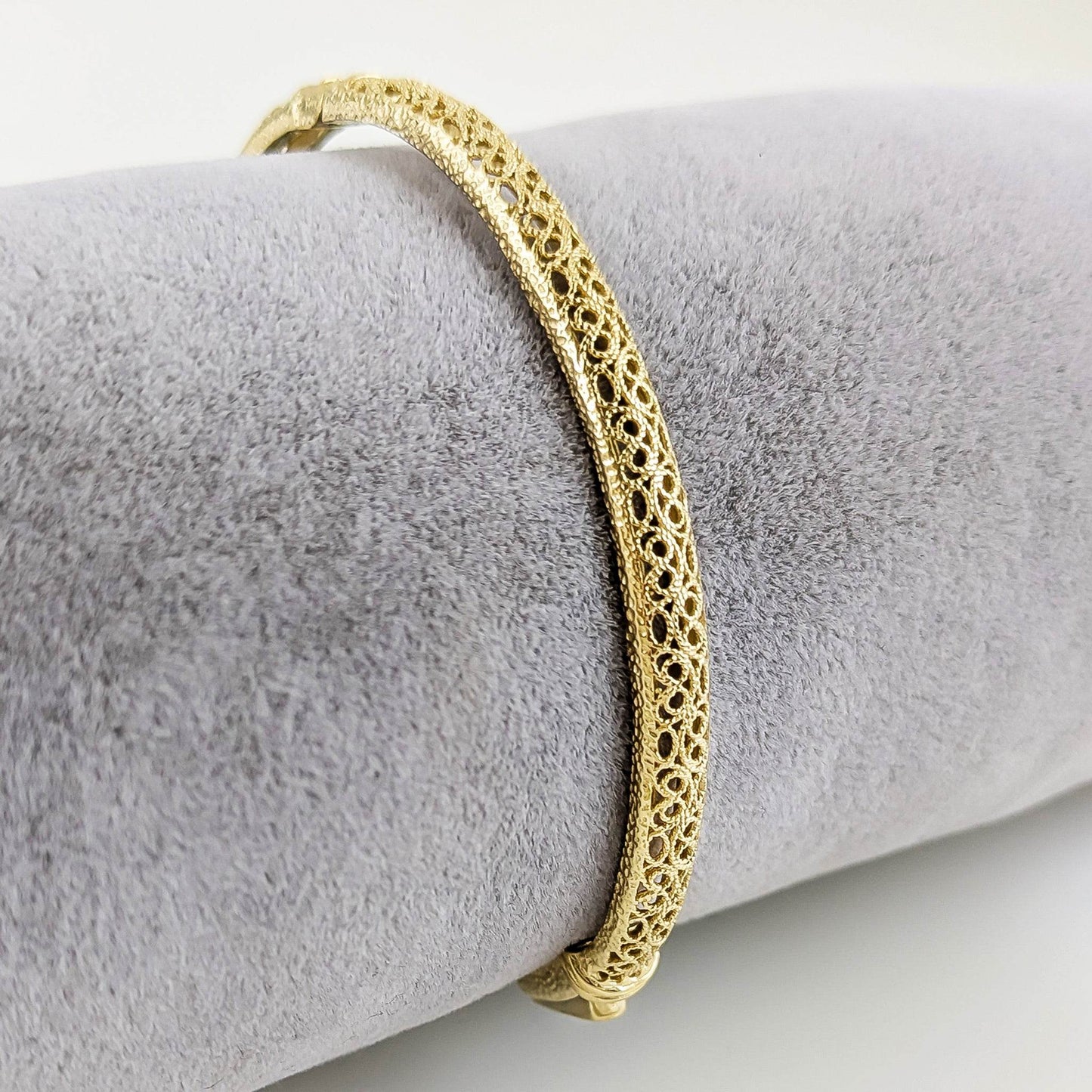 Delicate Filigree Bangle with Click-Top Clasp – Elegant Design from Istanbul – 5mm Width - TurkishBling