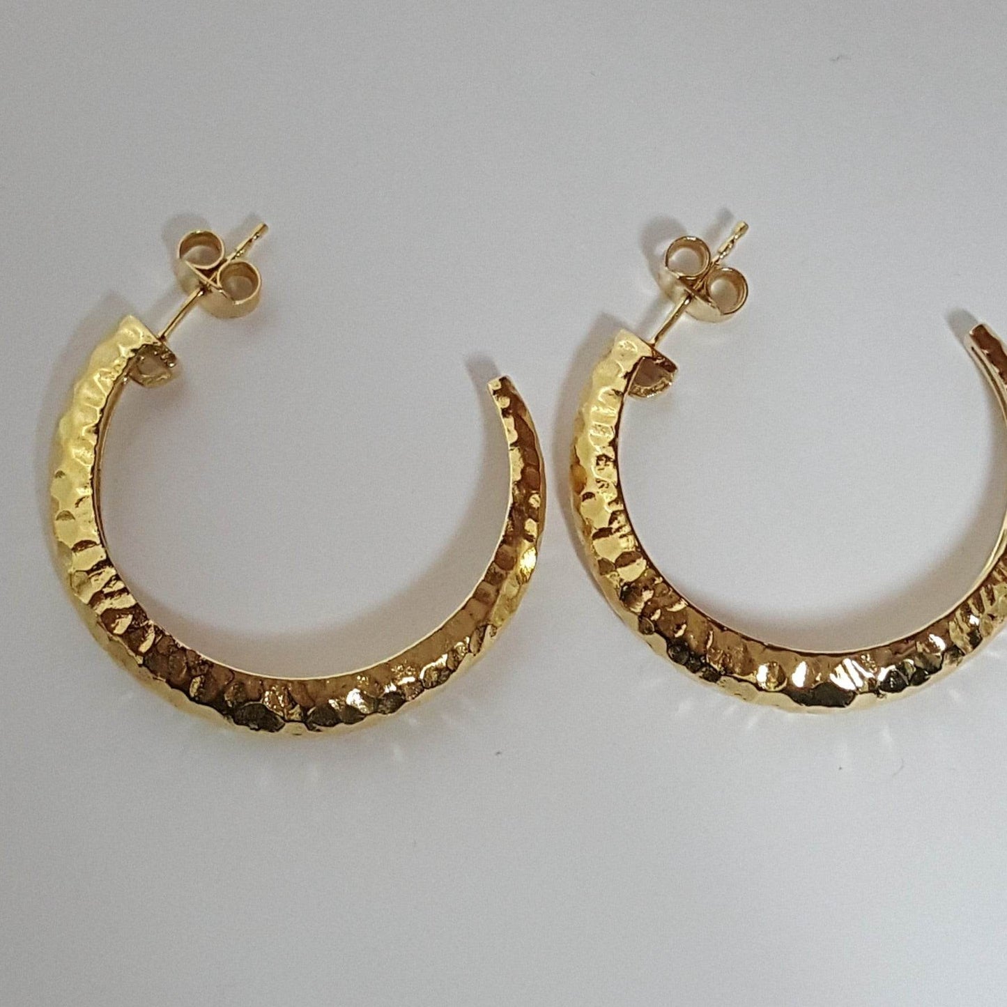 Hammered Hoop Earrings with Satin Texture - TurkishBling