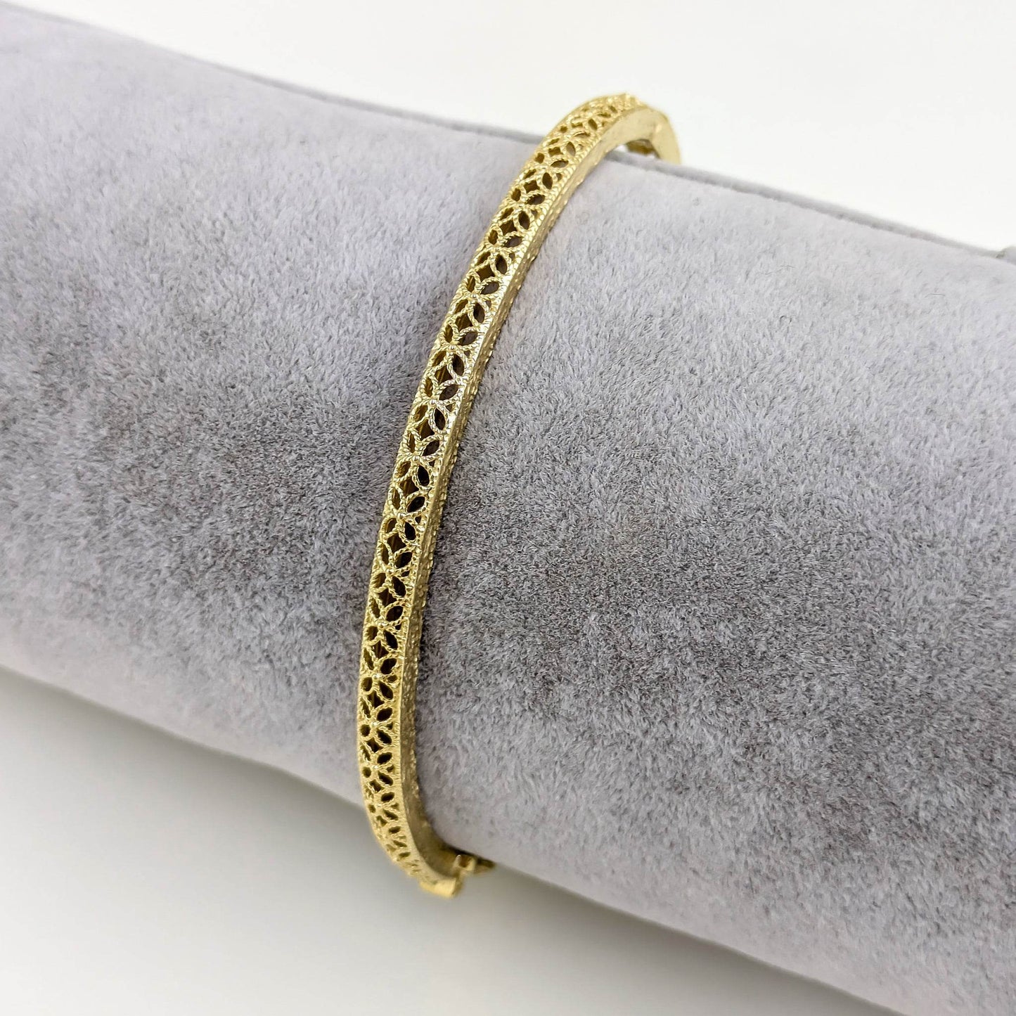 Filigree Pattern Bangle - TurkishBling