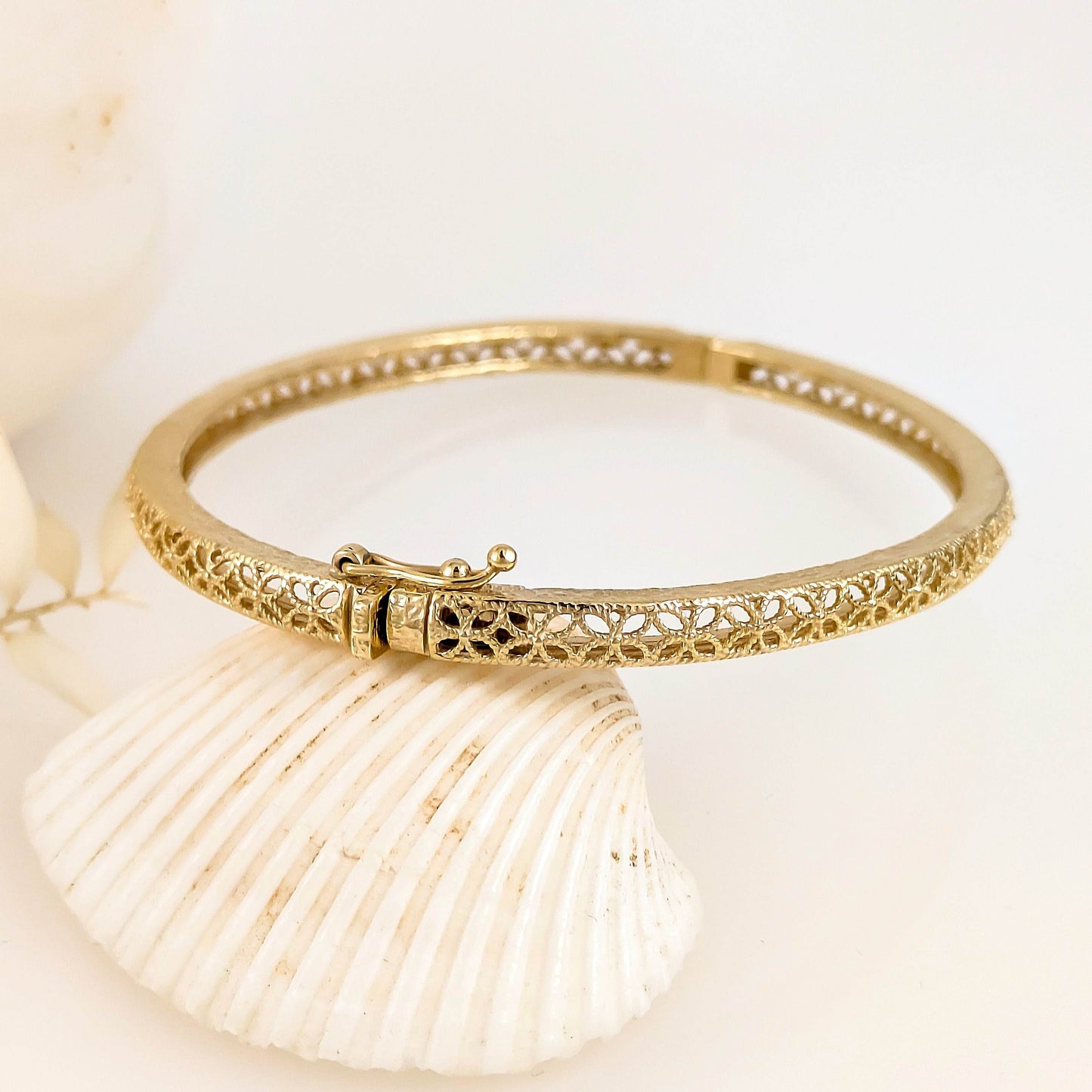 Filigree Pattern Bangle - TurkishBling
