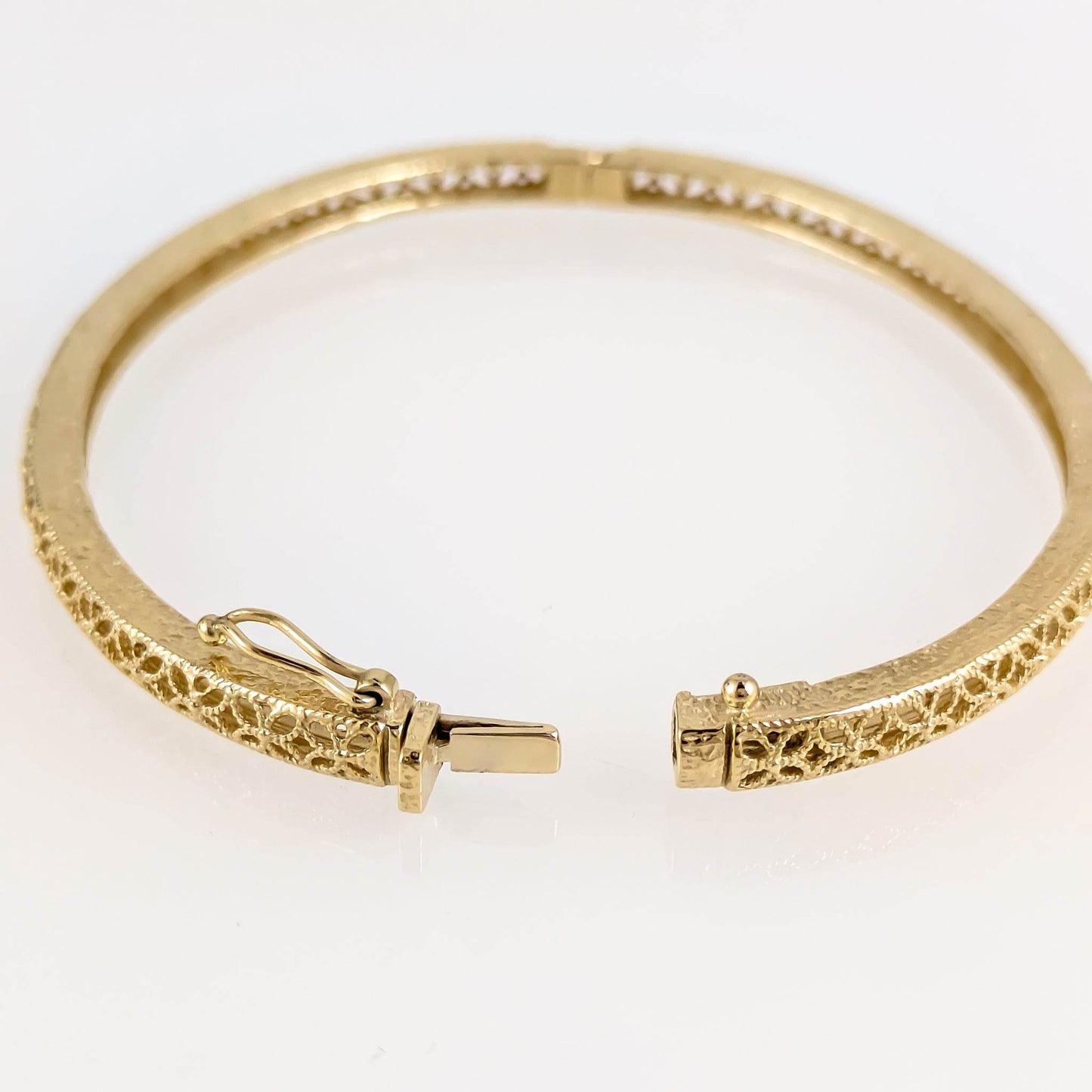 Filigree Pattern Bangle - TurkishBling