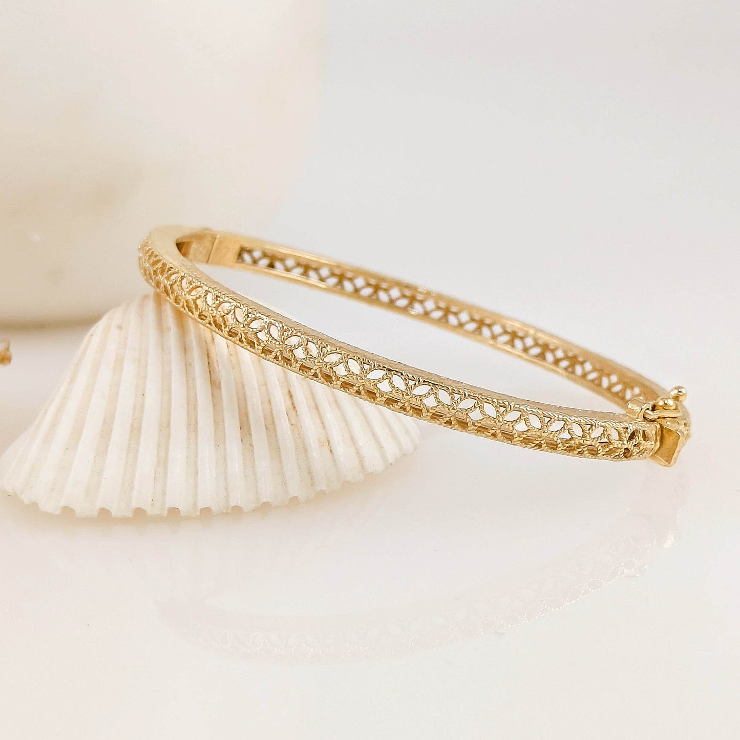 Filigree Pattern Bangle - TurkishBling