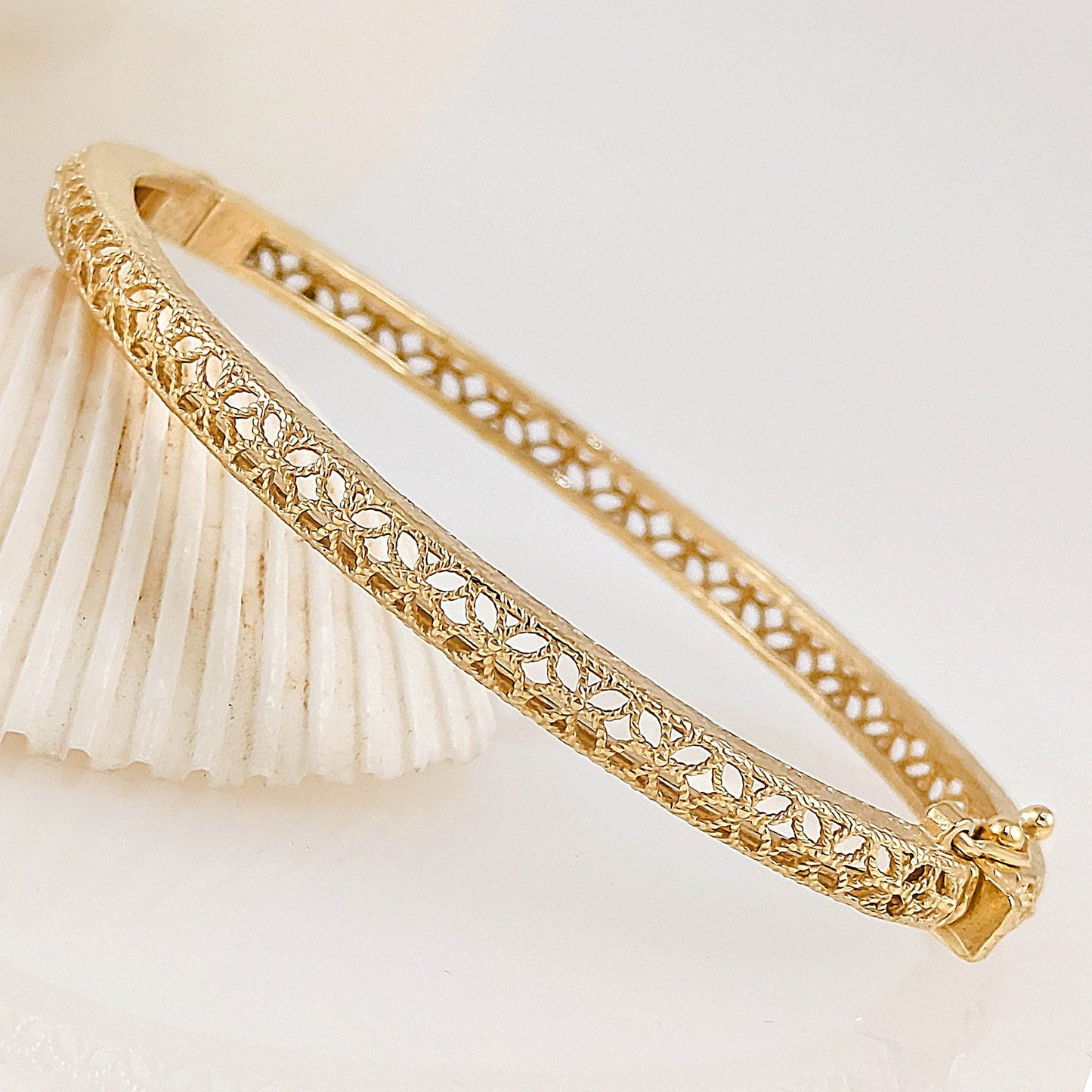 Filigree Pattern Bangle - TurkishBling