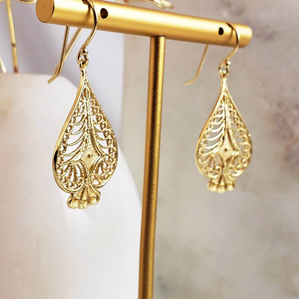 Elegant Teardrop Filigree Dangle Earrings - TurkishBling