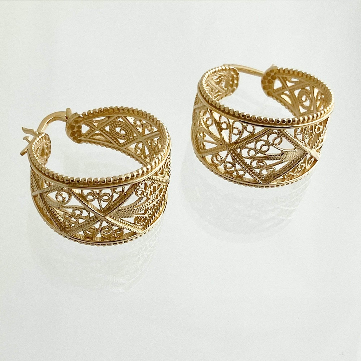 Graduated Filigree Hoop Earrings with Milgrain Detailing - TurkishBling