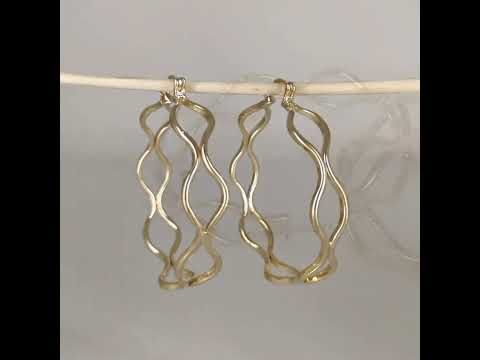 Wavy Hoop Earrings – Bold Sculptural Design