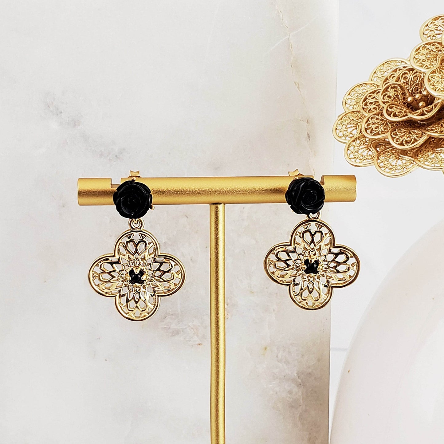 Carved Rose Black Agate Clover Shape Geometric Cut Out Post Earrings - TurkishBling