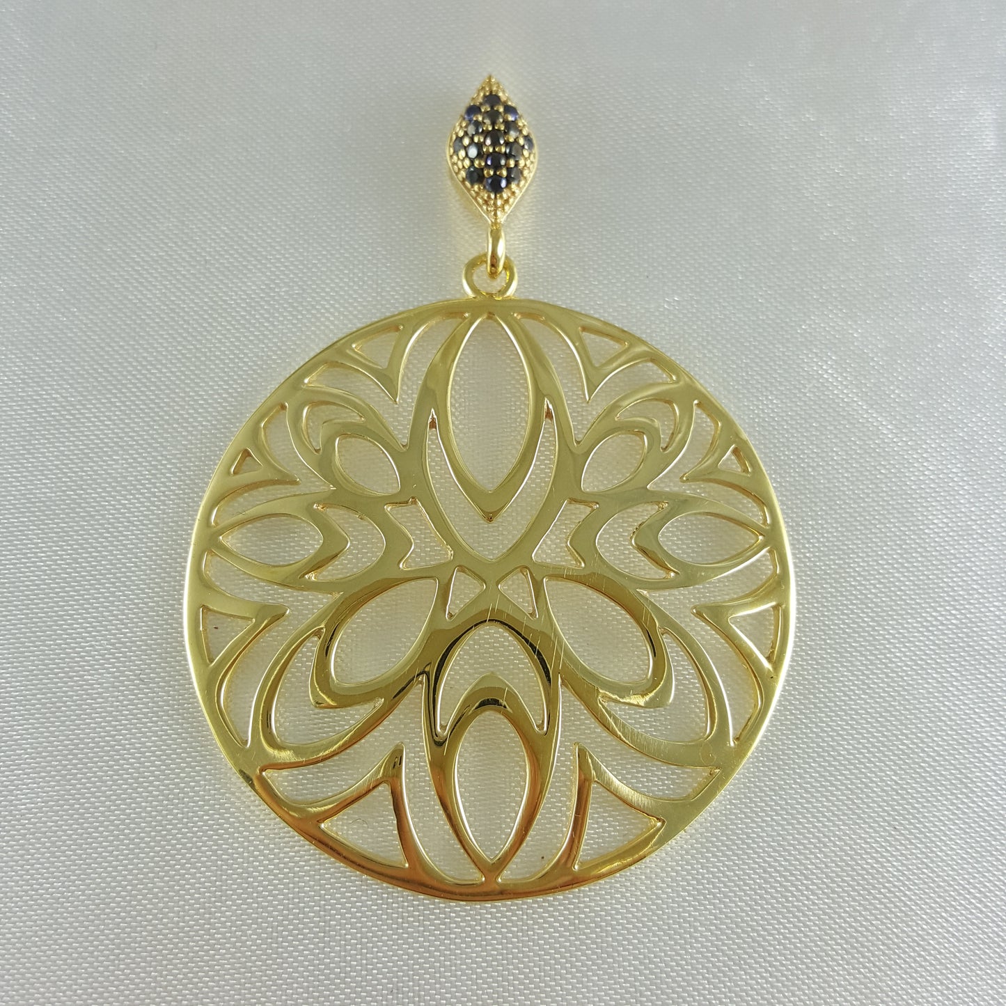 Scrollwork Flower in 2" Circle Pendant