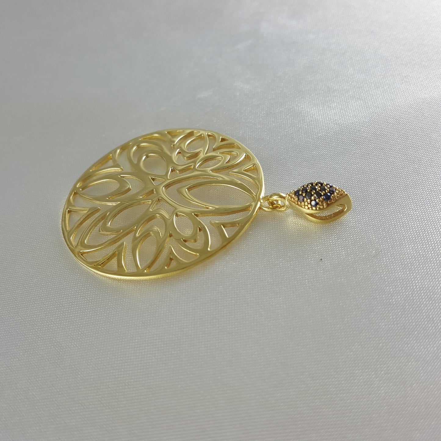 Scrollwork Flower in 2" Circle Pendant