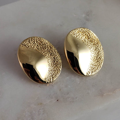 Oval Textured Gold Stud Earrings - TurkishBling
