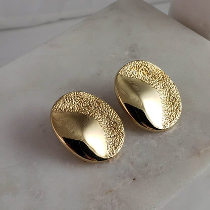 Oval Textured Gold Stud Earrings - TurkishBling
