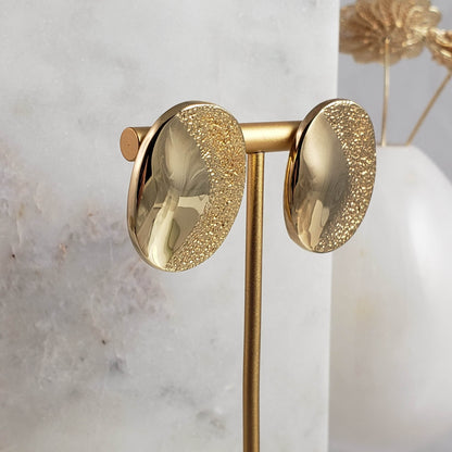 Oval Textured Gold Stud Earrings - TurkishBling