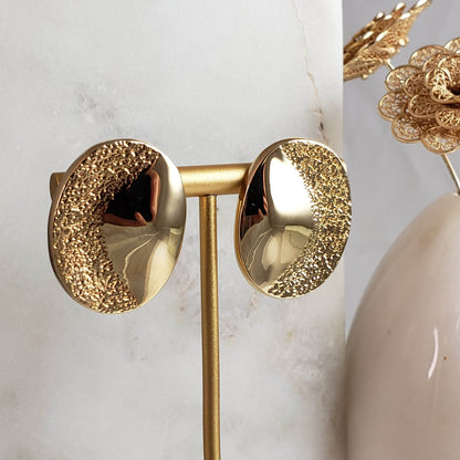 Oval Textured Gold Stud Earrings - TurkishBling