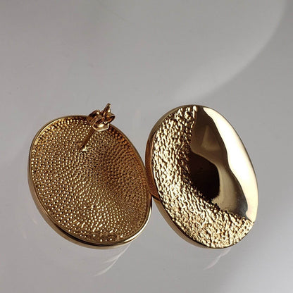 Oval Textured Gold Stud Earrings - TurkishBling
