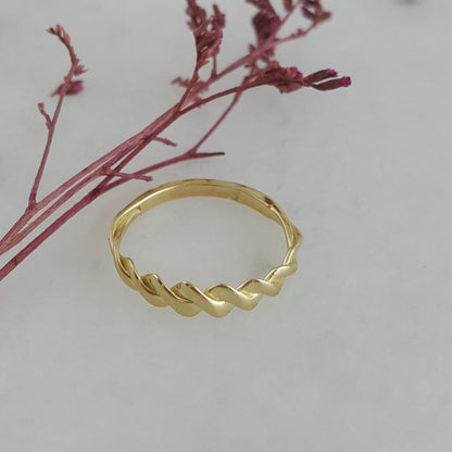 Minimalist Twisted Gold Ring - 10k,14k,18k - TurkishBling