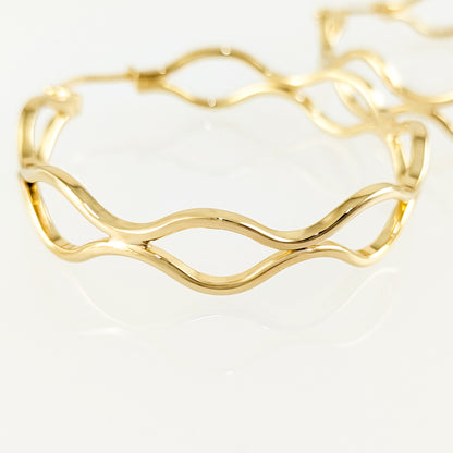 Wavy Hoop Earrings – Bold Sculptural Design