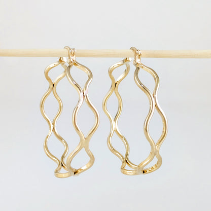 Wavy Hoop Earrings – Bold Sculptural Design