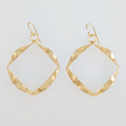 Wavy Square Drop Earrings – Bold Open Frame Look