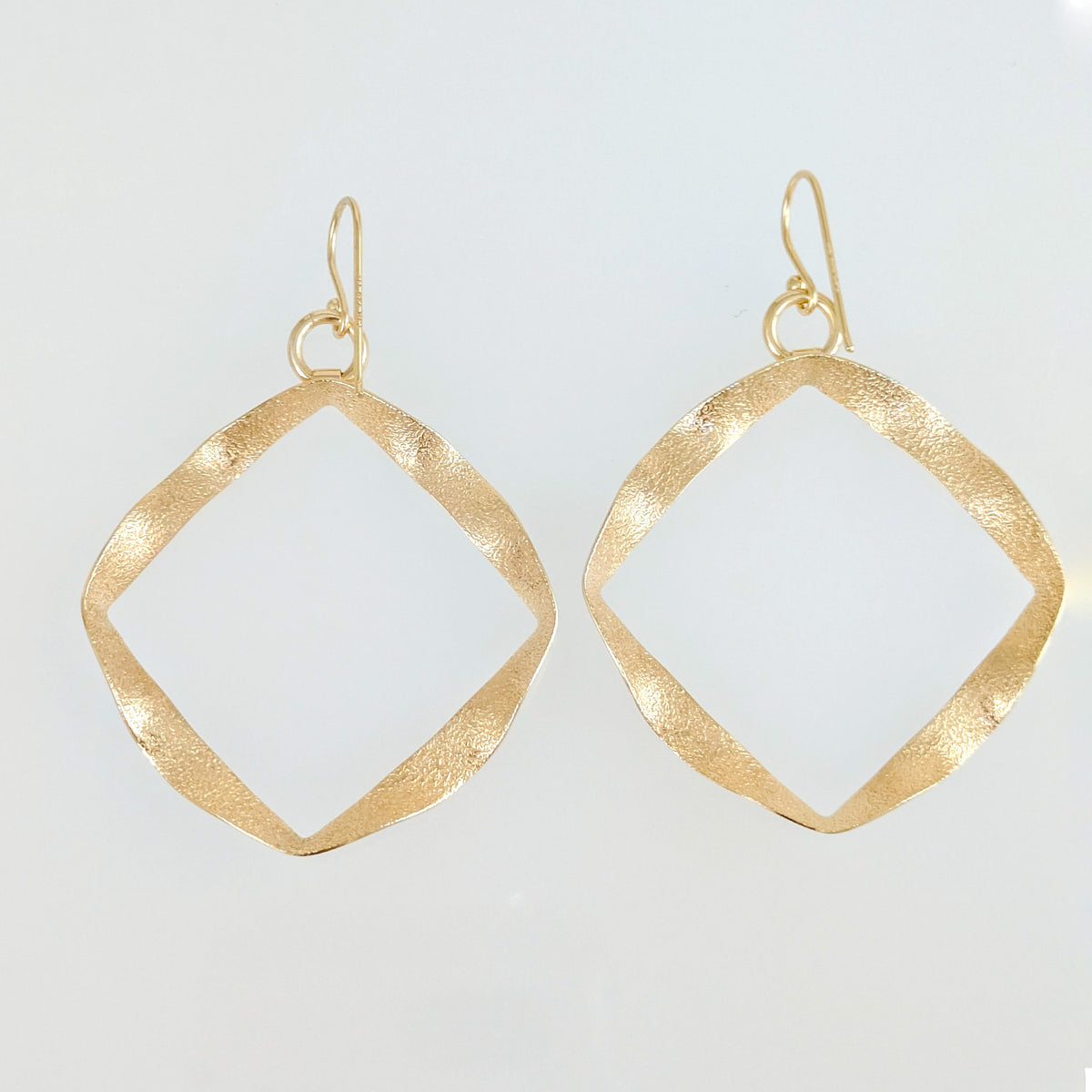 Wavy Square Drop Earrings – Bold Open Frame Look