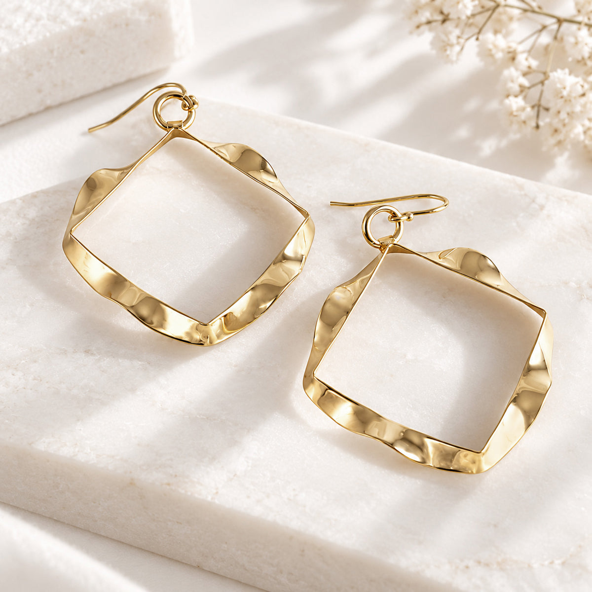 Wavy Square Drop Earrings – Bold Open Frame Look