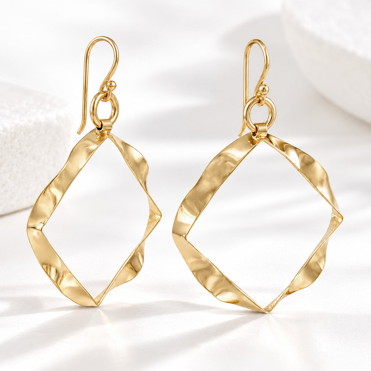 Wavy Square Drop Earrings – Bold Open Frame Look