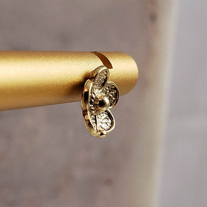 Aesthetic Daisy Dainty Gold Stud Earrings. Unique, minimalist - TurkishBling
