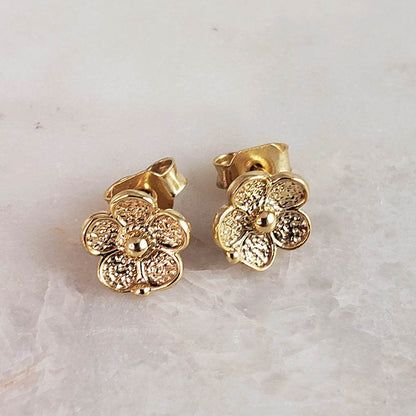 Aesthetic Daisy Dainty Gold Stud Earrings. Unique, minimalist - TurkishBling